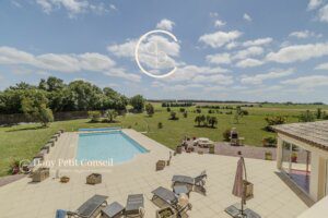 Villa à vendre entre Niort et La Rochelle - piscine et terrain clos